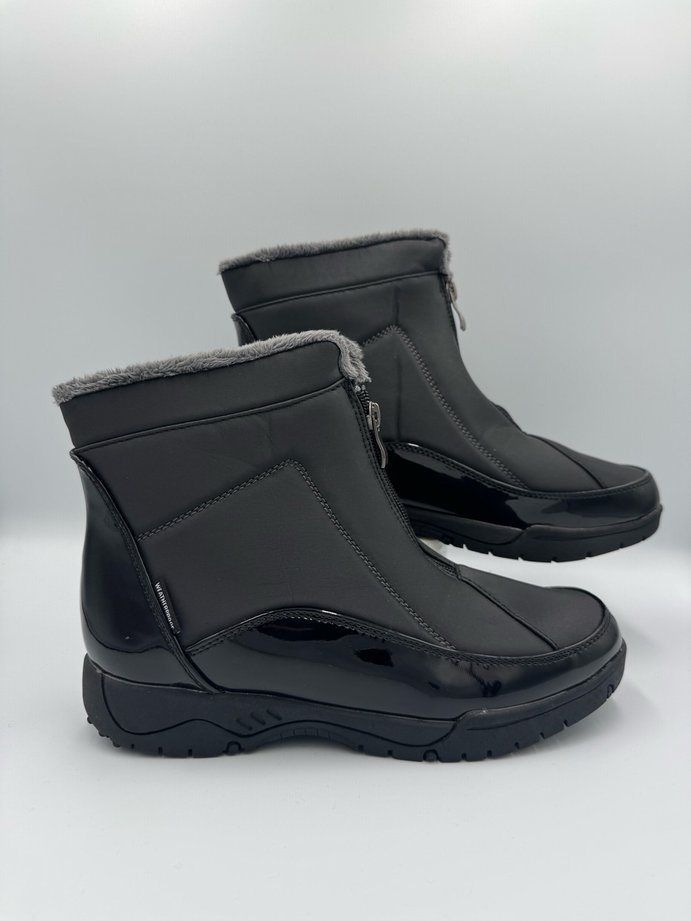 Women’s Weatherproof Black Winter Ankle Boots with Faux Fur Lining, size 9- 🆕